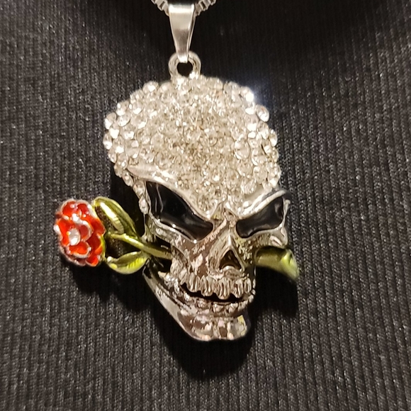 NWT CRYSTAL SKULL NECKLACE BY BETSEY JOHNSON - Picture 3 of 7